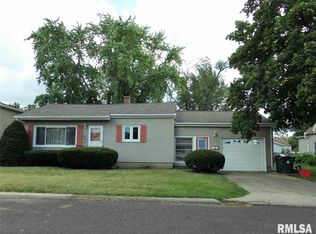 6 Richardson Ct, Pekin, IL 61554
