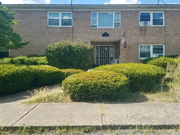 186 E Main St — Photo 1