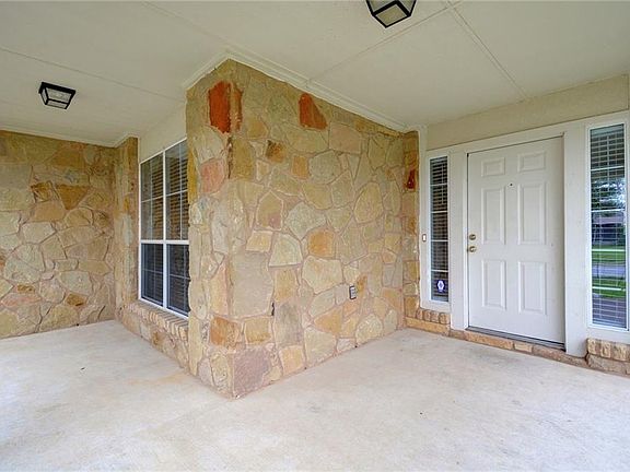 2nd image of 1113 Whitley Dr