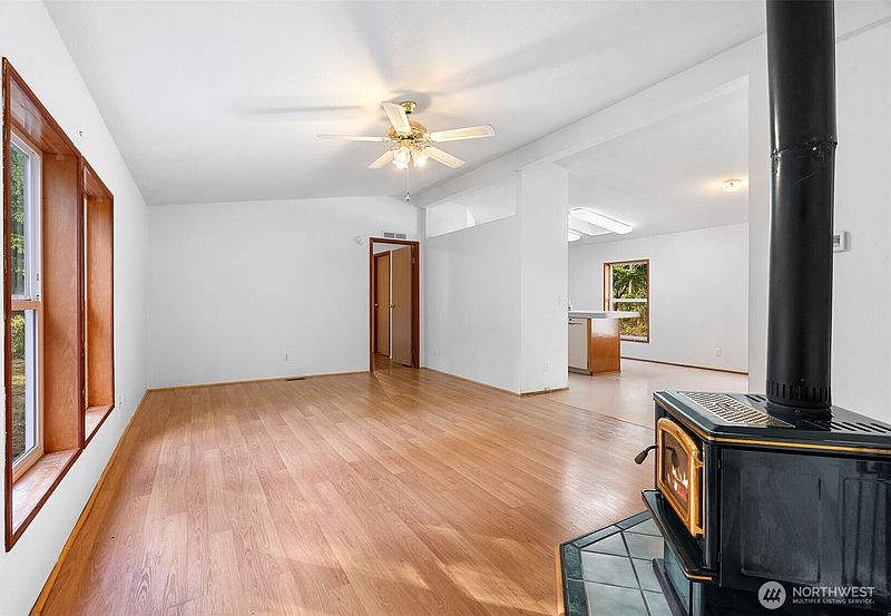 2nd image of 261 E Pinedirosa Road