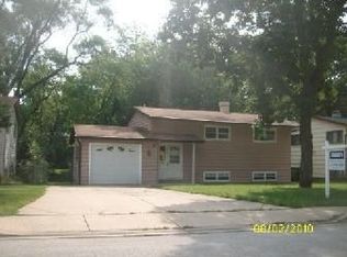 13 Timber Trl, Streamwood, IL 60107