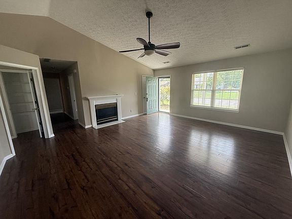 3rd image of 2444 Savannah Dr