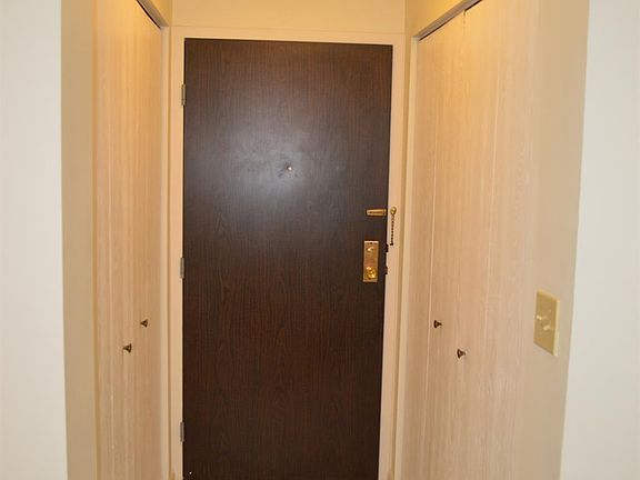 3rd image of 5981 Meadowcreek Dr #1