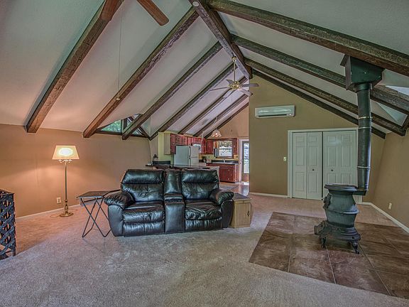 5th image of 457 Woodbine Ln