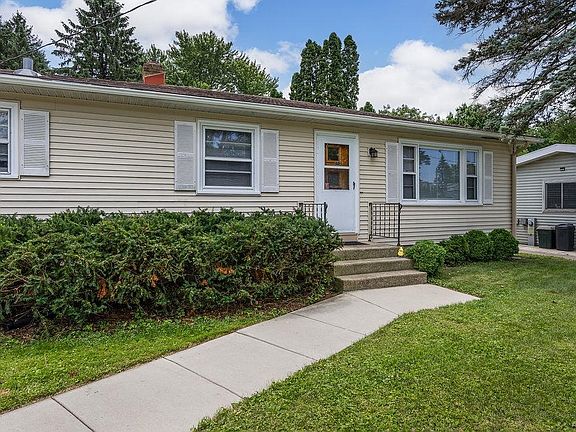 3rd image of 2407 Waunona Way