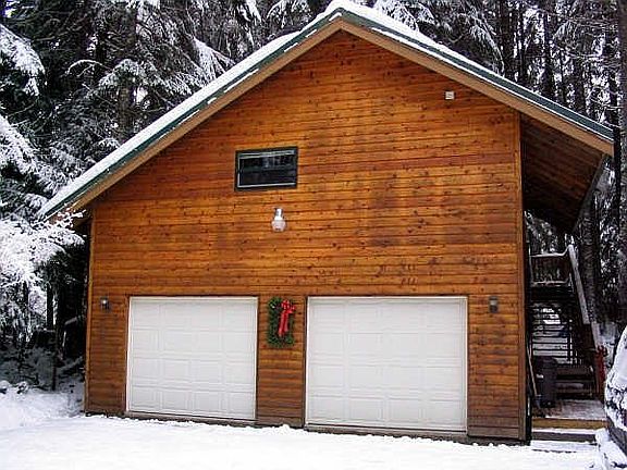 Double garage w/Apt.