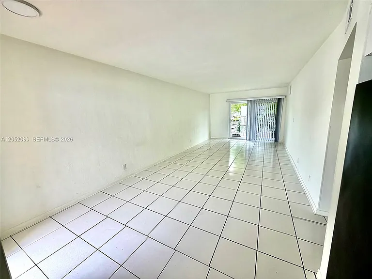 2352 NE 9th St #B — Photo 10