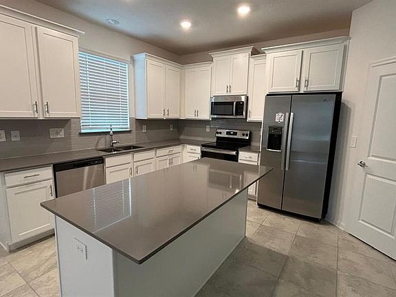 5th image of 913 Laurel View Way