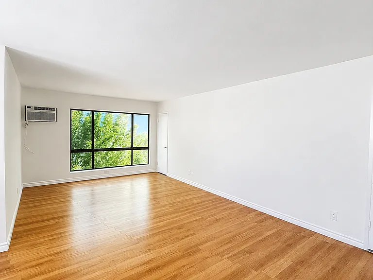 1044 N Curson Ave #8 — Photo 9