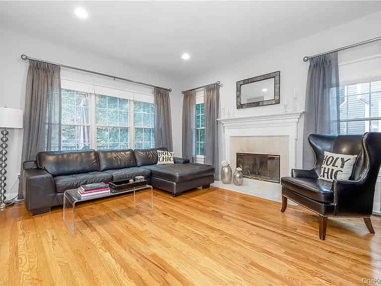 7 Hopkins Ln — Photo 6