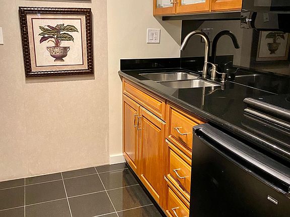 3rd image of 1088 Bishop St APT 3805