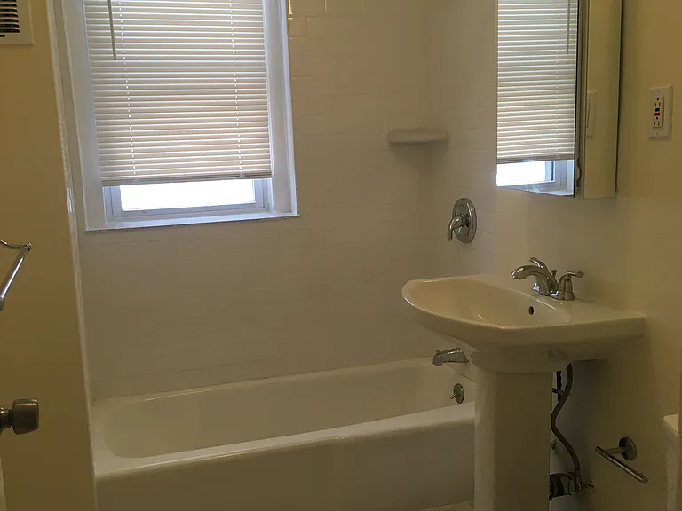 14 Parkway Rd #4 — Photo 3