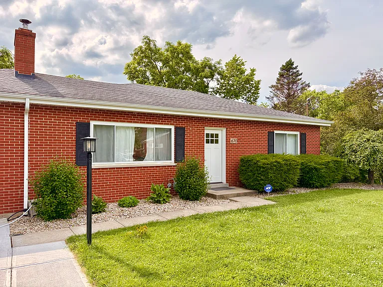 670 Meadow Ln — Photo 35