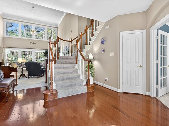 3rd image of 19 Baylark Pl