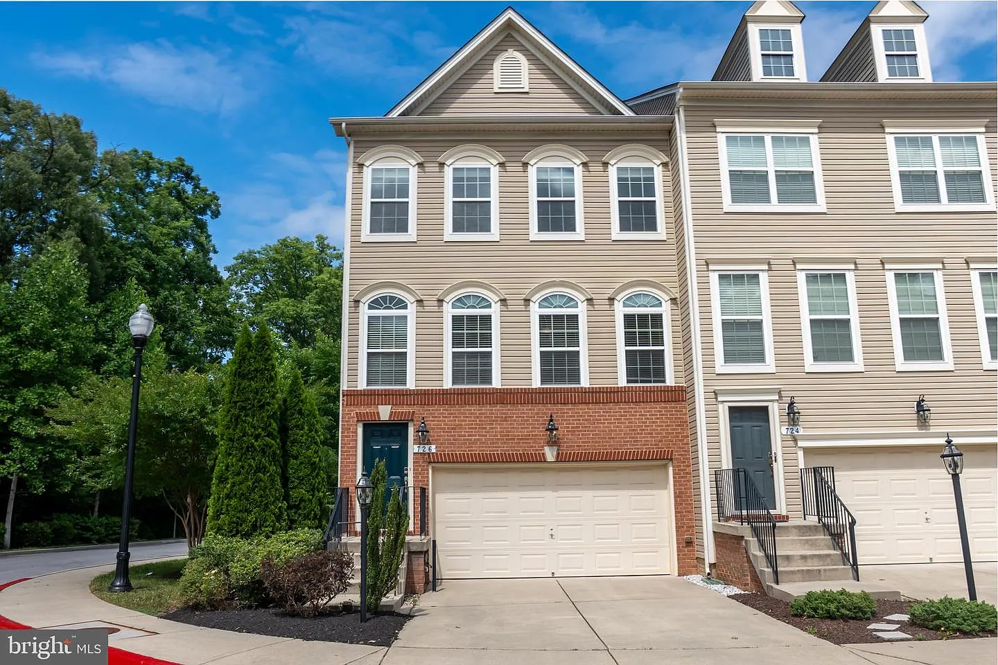 4 bed, 4.0 bath, 2232 sqft, $3,000 — Photo 1