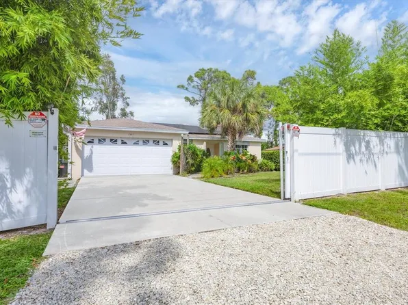 2445 Apache St, Sarasota, FL 34231