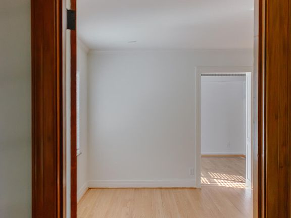 3rd image of 2725 Brownsboro Rd APT 2