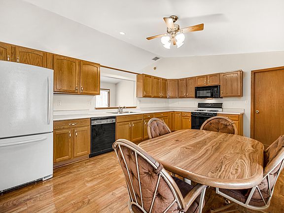 4th image of 3844 Sandalwood Dr