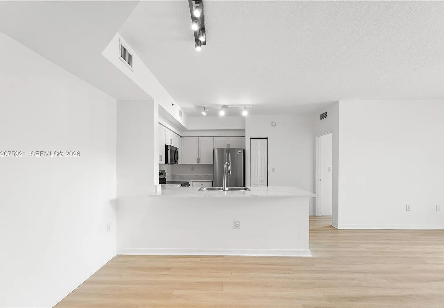 6851 SW 44th St — Photo 4