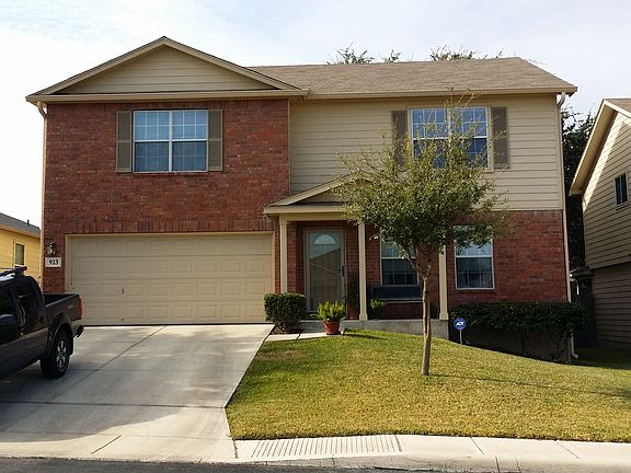 2nd image of 923 Magnolia Crst