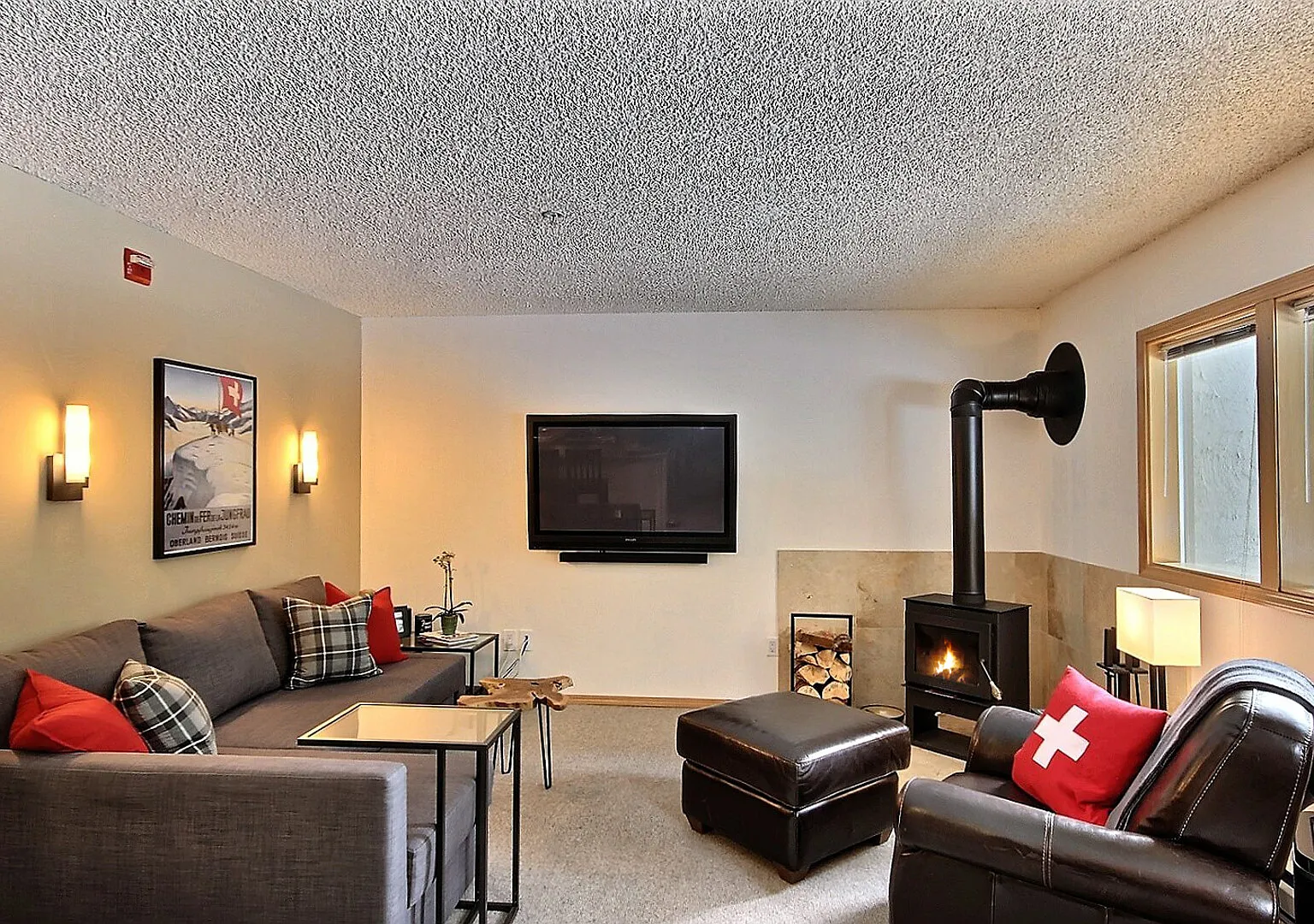 Snoqualmie Pass Furnished Mountain View Condo — Photo 2