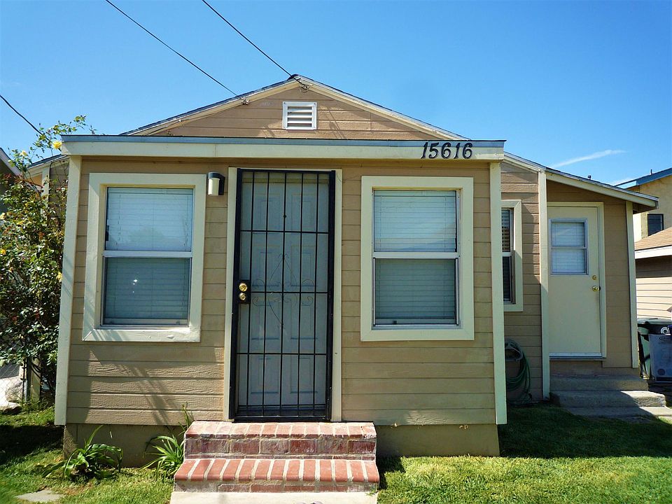 1st image of 15616 Grevillea Ave