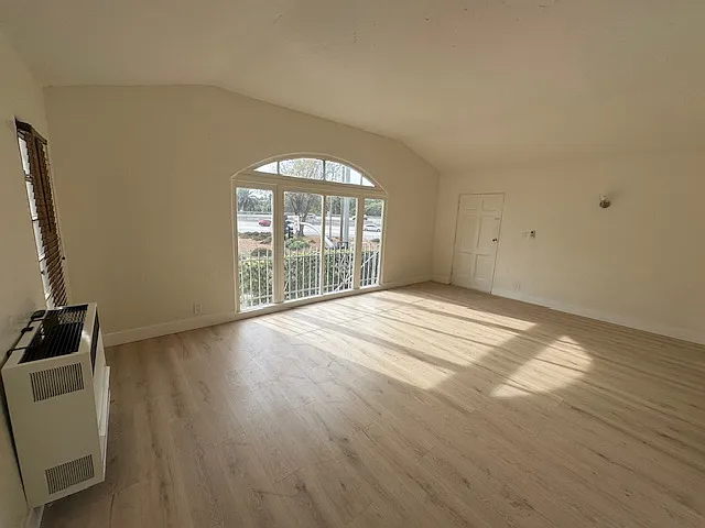 2338 N Cahuenga Blvd — Photo 15
