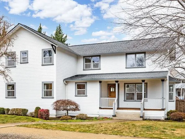 975 Beverly Way, Jacksonville, OR 97530