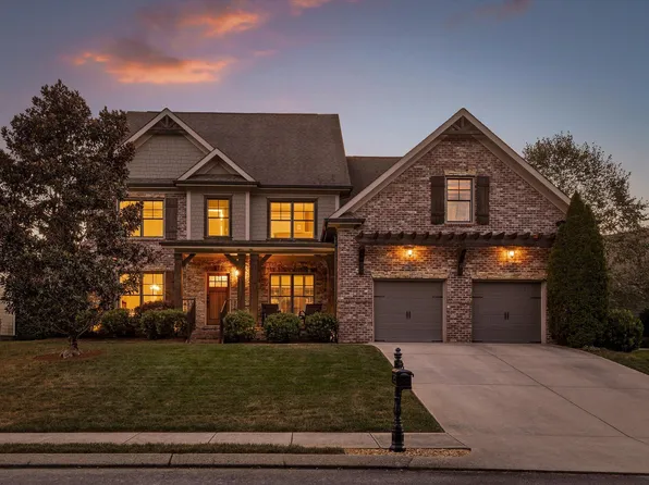 866 Deer Valley Dr, Hixson, TN 37343