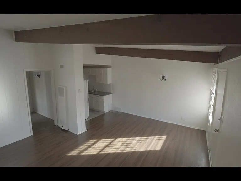 7036 Hawthorn Ave #10 — Photo 5