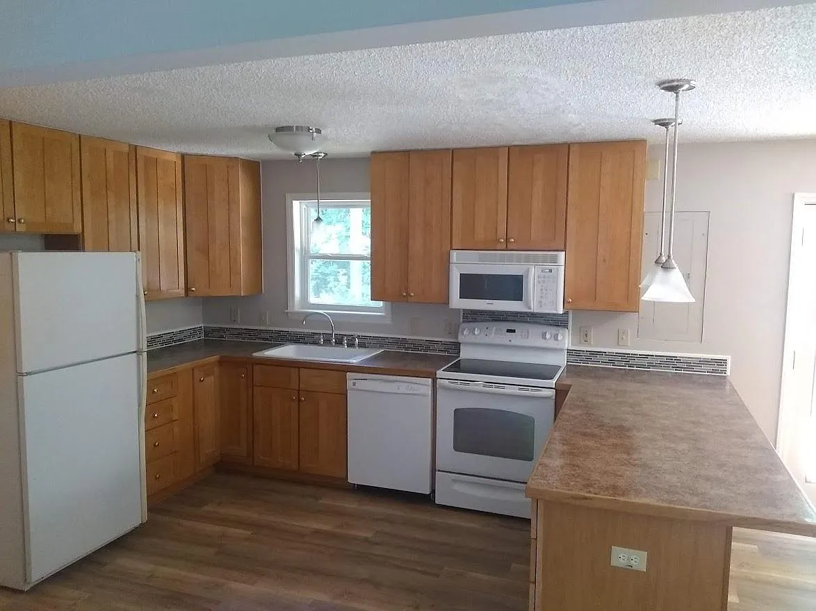 3 bed, 1250 sqft, $1,950 — Photo 4