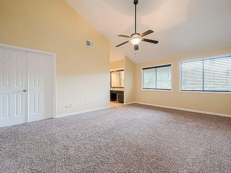 2039 Shorewood Ln — Photo 33