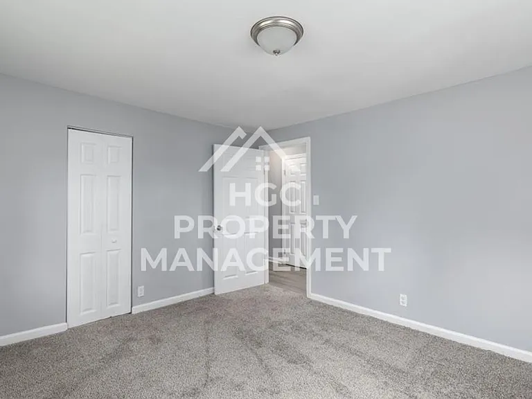 1228 Irving Ave — Photo 17