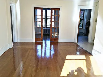 Rented by Eleni Moustakis LREB