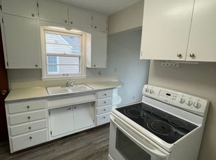 2122 Hickory Ln, Cedar Falls, IA 50613