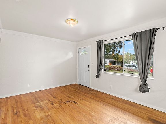 3rd image of 878 45th Ave N