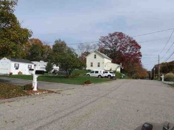 Exterior Neighborhood (street photo)