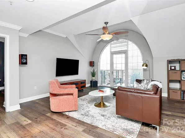 300 W 5th St APT 644, Charlotte, NC 28202