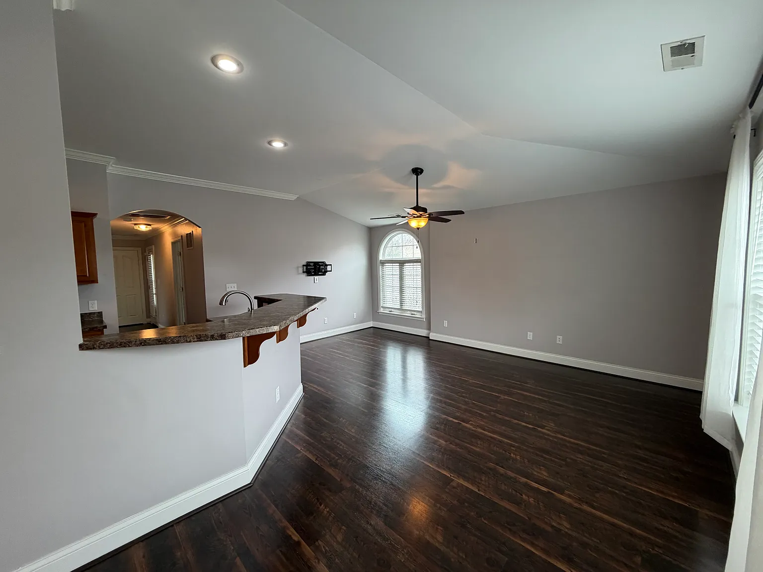 2 bed, 1100 sqft, $1,995 — Photo 2