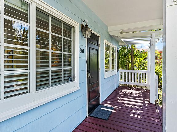 3rd image of 801 SE 3RD Avenue