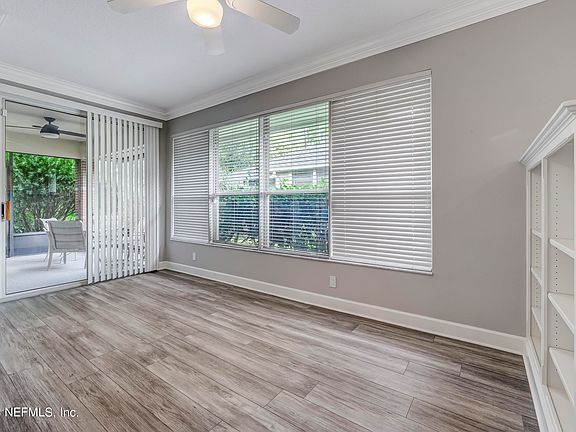 4th image of 4522 MIDDLETON PARK Circle W