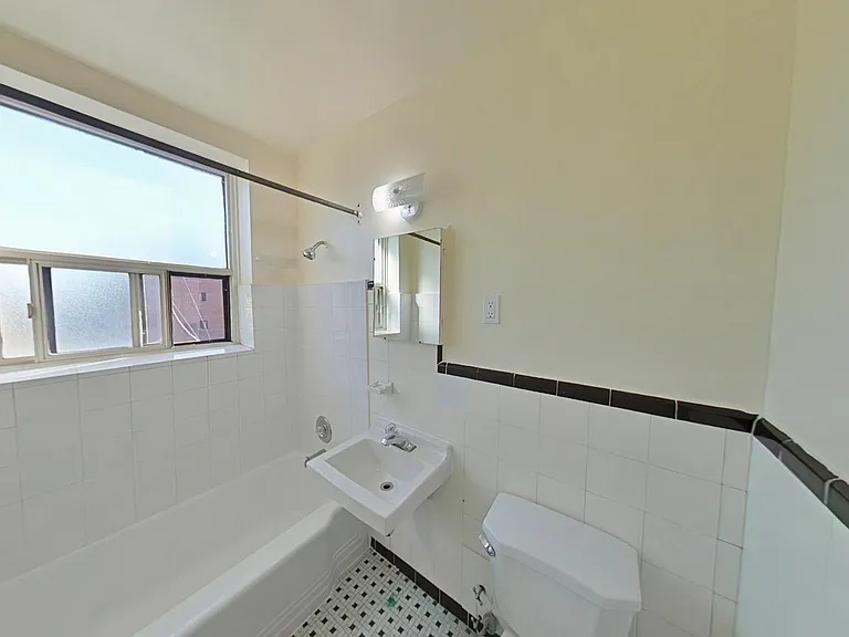 1607 Victoria Park Ave — Photo 16