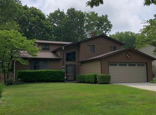 5883 Grovewood Dr, Mentor, OH 44060