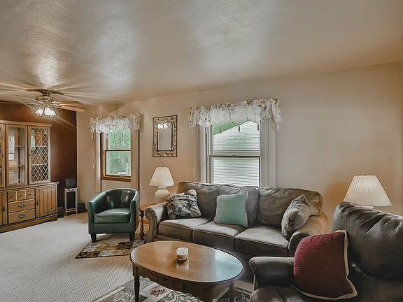 3rd image of 6917 Vesta Dr