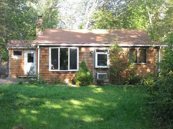 30 Idaho St, Coventry, RI 02816