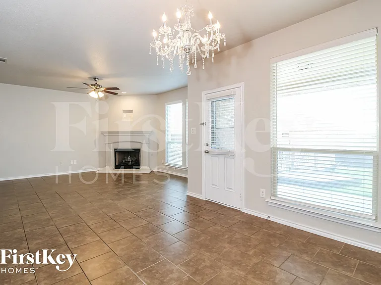 1221 Goodland Ter — Photo 4