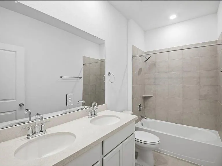 21510 Coronado Green Dr — Photo 7