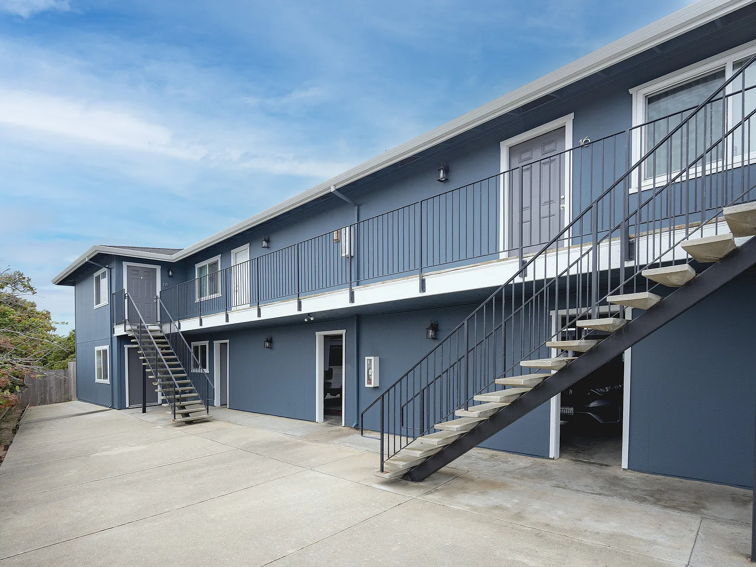 Driftwood Apartments — Photo 1