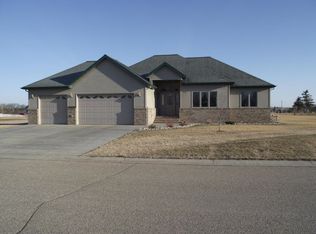 914 Red Willow Dr, Frazee, MN 56544