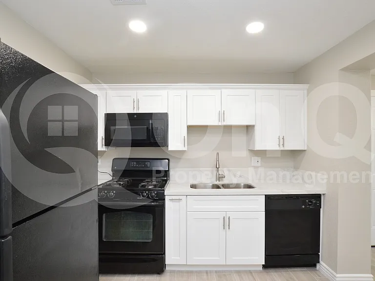 4044 W Burgess Ln — Photo 4
